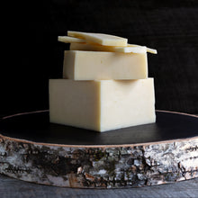 Charger l'image dans la galerie, Fromage CHEDDAR RÉFRIGÉRER - Bloc 2kg - Fromagerie Roy
