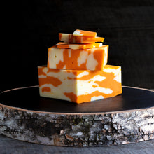 Charger l'image dans la galerie, Fromage CHEDDAR RÉFRIGÉRER - Bloc 2kg - Fromagerie Roy
